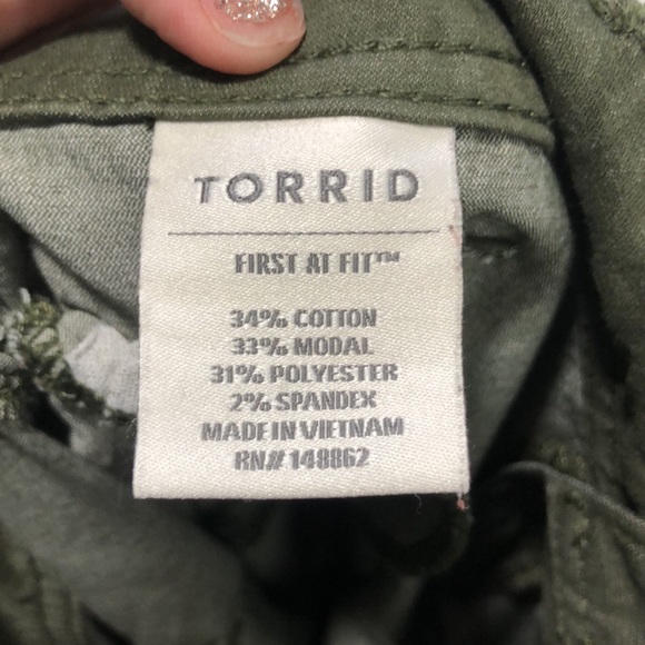 TORRID olive green waist tie bucket style cropped cargo Capri pant B3 - Picture 8 of 10